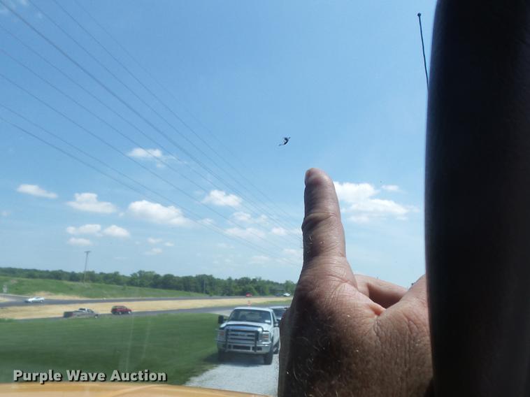 image for item DD7172 2003 Ford F350 Super Duty XLT Crew Cab pickup truck