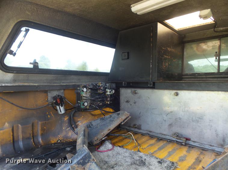 image for item DD7172 2003 Ford F350 Super Duty XLT Crew Cab pickup truck