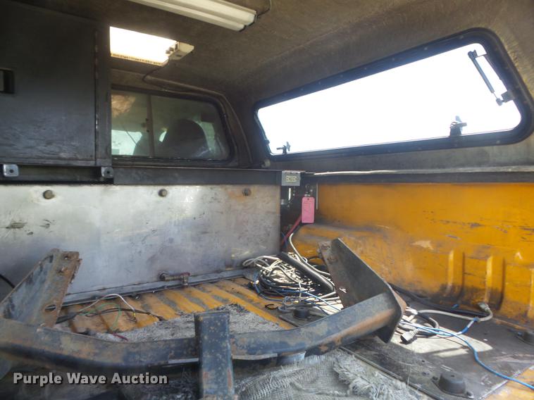 image for item DD7172 2003 Ford F350 Super Duty XLT Crew Cab pickup truck