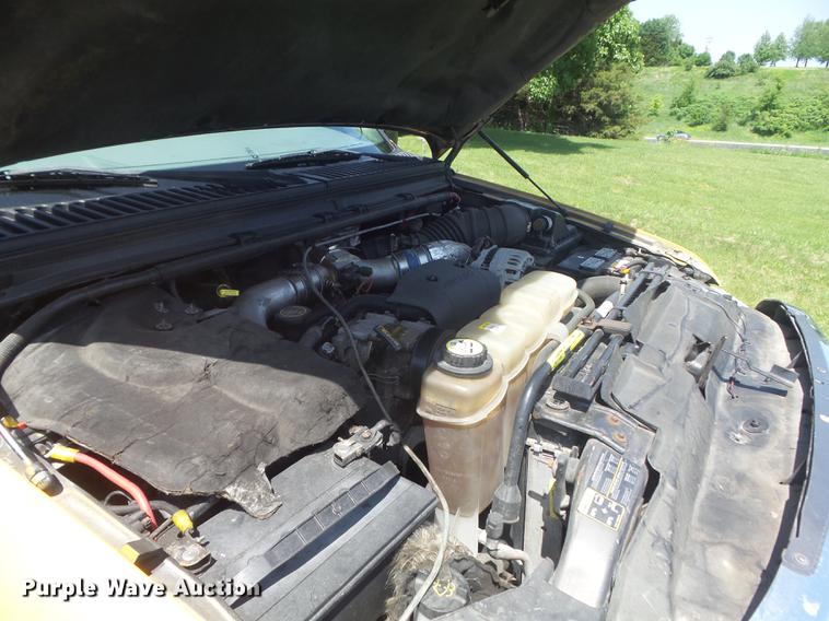 image for item DD7172 2003 Ford F350 Super Duty XLT Crew Cab pickup truck