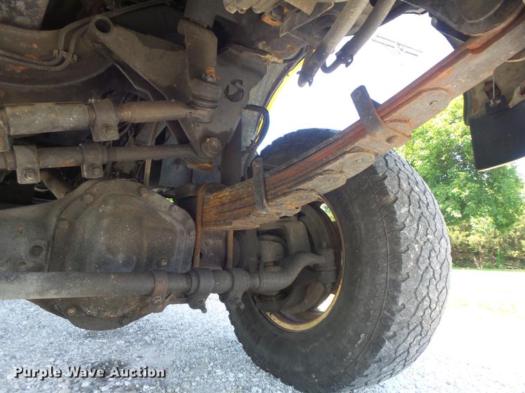 image for item DD7172 2003 Ford F350 Super Duty XLT Crew Cab pickup truck