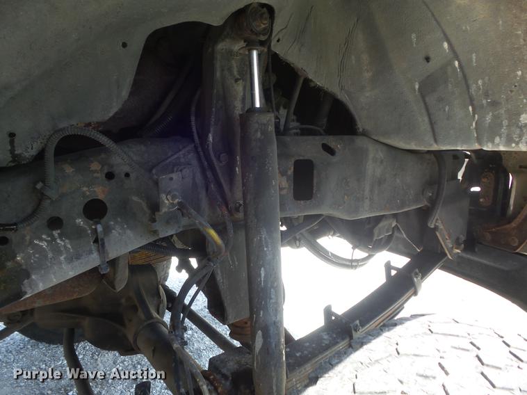 image for item DD7172 2003 Ford F350 Super Duty XLT Crew Cab pickup truck