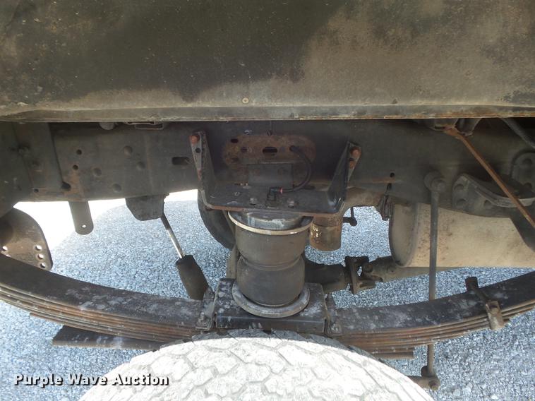 image for item DD7172 2003 Ford F350 Super Duty XLT Crew Cab pickup truck