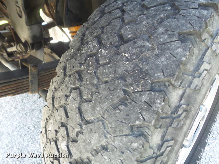 image for item DD7172 2003 Ford F350 Super Duty XLT Crew Cab pickup truck