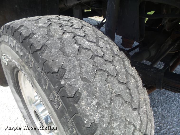 image for item DD7172 2003 Ford F350 Super Duty XLT Crew Cab pickup truck