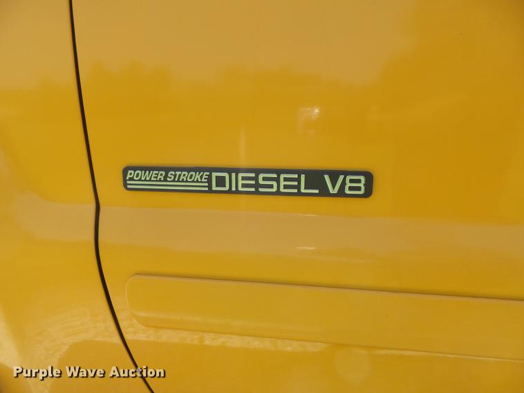 image for item DD7172 2003 Ford F350 Super Duty XLT Crew Cab pickup truck