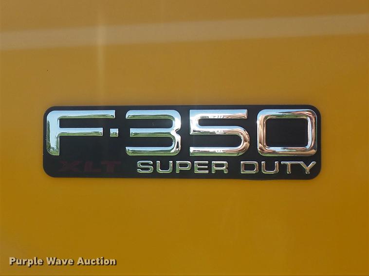 image for item DD7172 2003 Ford F350 Super Duty XLT Crew Cab pickup truck
