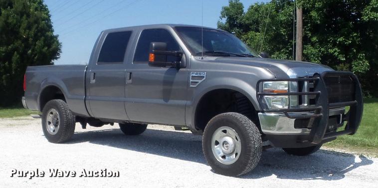 image for item DD7173 2009 Ford F250 Super Duty XLT Crew Cab pickup truck