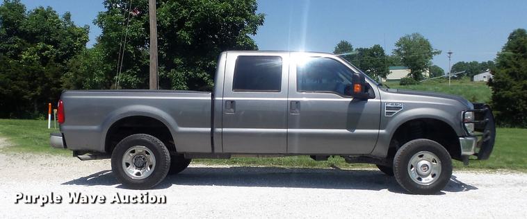image for item DD7173 2009 Ford F250 Super Duty XLT Crew Cab pickup truck