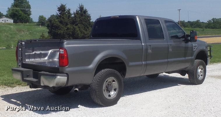 image for item DD7173 2009 Ford F250 Super Duty XLT Crew Cab pickup truck