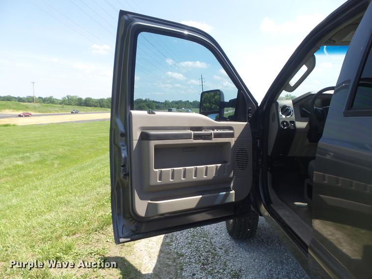 image for item DD7173 2009 Ford F250 Super Duty XLT Crew Cab pickup truck