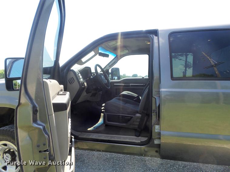 image for item DD7173 2009 Ford F250 Super Duty XLT Crew Cab pickup truck