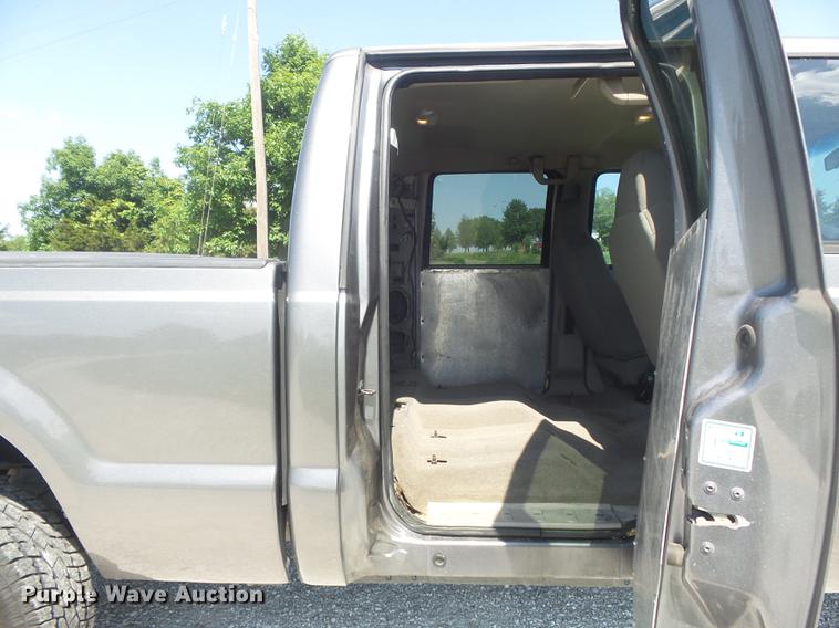 image for item DD7173 2009 Ford F250 Super Duty XLT Crew Cab pickup truck
