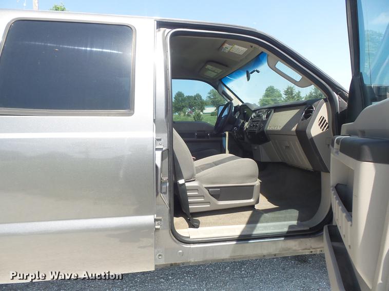 image for item DD7173 2009 Ford F250 Super Duty XLT Crew Cab pickup truck