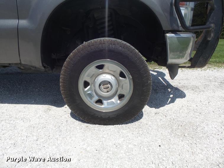 image for item DD7173 2009 Ford F250 Super Duty XLT Crew Cab pickup truck