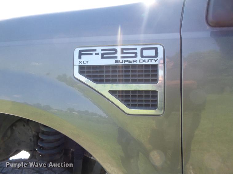 image for item DD7173 2009 Ford F250 Super Duty XLT Crew Cab pickup truck