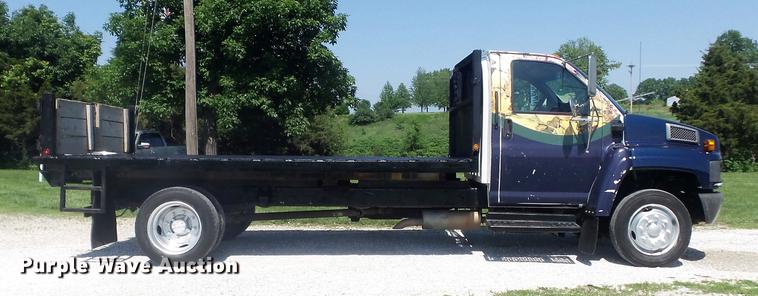 image for item DD7174 2004 GMC C4500 flat dump bed truck