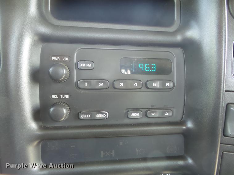 image for item DD7174 2004 GMC C4500 flat dump bed truck