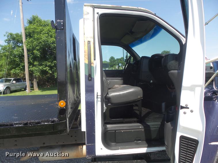 image for item DD7174 2004 GMC C4500 flat dump bed truck