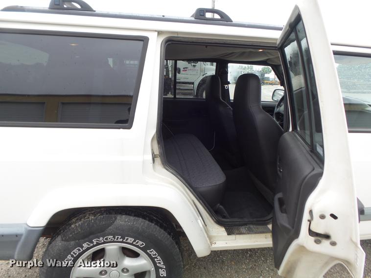 image for item DD7204 2001 Jeep Cherokee Sport SUV