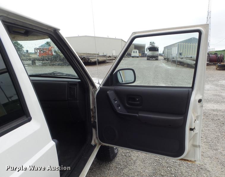 image for item DD7204 2001 Jeep Cherokee Sport SUV