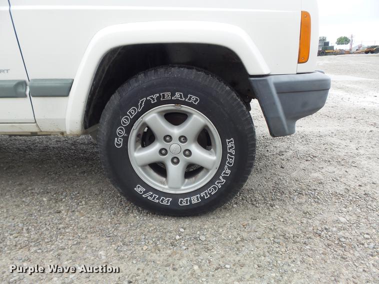 image for item DD7204 2001 Jeep Cherokee Sport SUV