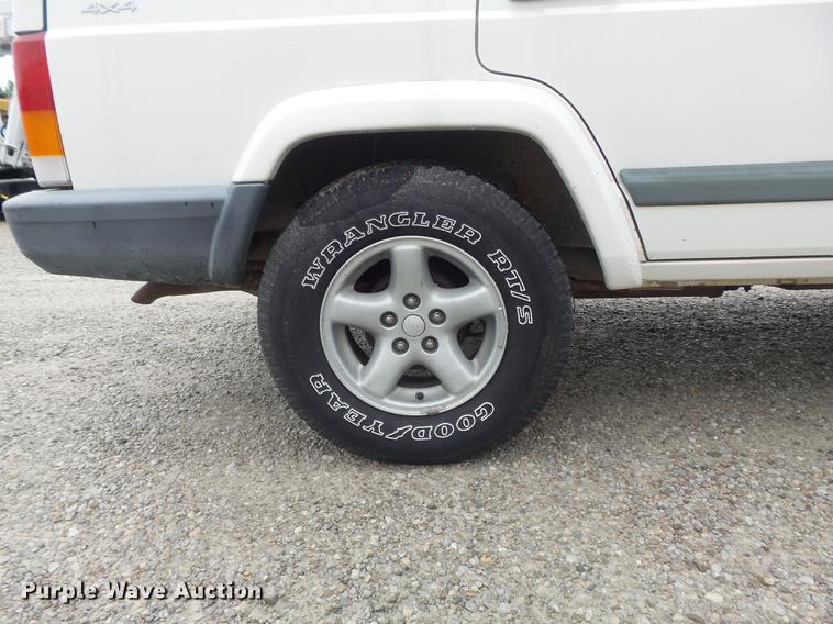 image for item DD7204 2001 Jeep Cherokee Sport SUV