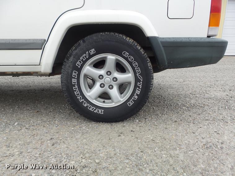 image for item DD7204 2001 Jeep Cherokee Sport SUV