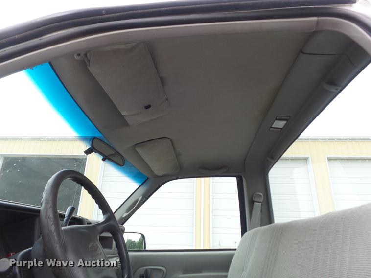 image for item DD7205 1998 Chevrolet Cheyenne 3500 pickup truck