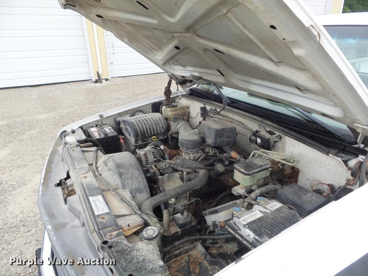 image for item DD7205 1998 Chevrolet Cheyenne 3500 pickup truck