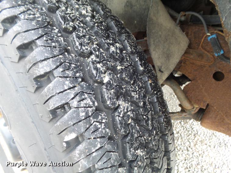 image for item DD7205 1998 Chevrolet Cheyenne 3500 pickup truck