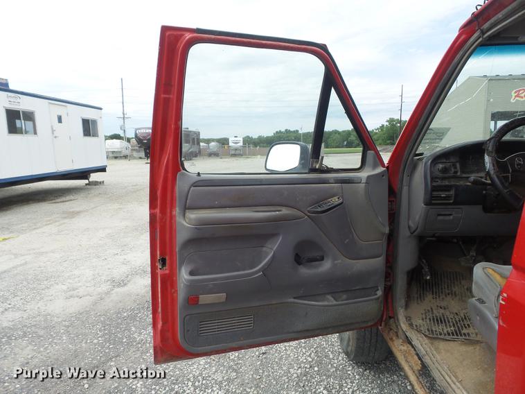 image for item DD7207 1997 Ford F250 HD XLT pickup truck