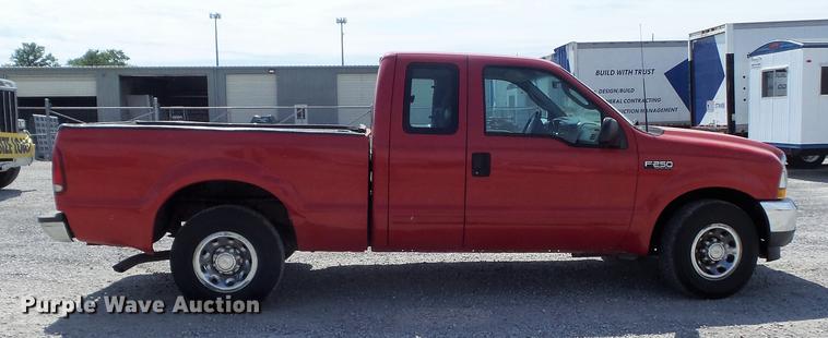 image for item DD7208 2003 Ford F250 Super Duty XLT SuperCab pickup truck
