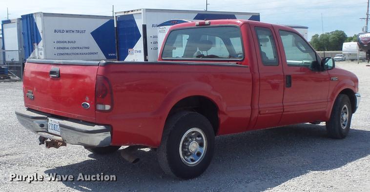 image for item DD7208 2003 Ford F250 Super Duty XLT SuperCab pickup truck