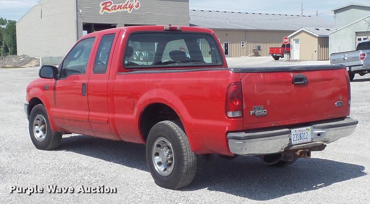 image for item DD7208 2003 Ford F250 Super Duty XLT SuperCab pickup truck