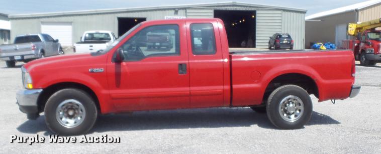 image for item DD7208 2003 Ford F250 Super Duty XLT SuperCab pickup truck