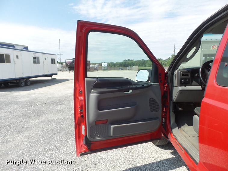 image for item DD7208 2003 Ford F250 Super Duty XLT SuperCab pickup truck