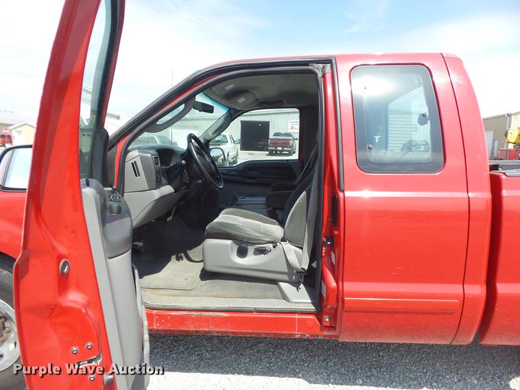 image for item DD7208 2003 Ford F250 Super Duty XLT SuperCab pickup truck
