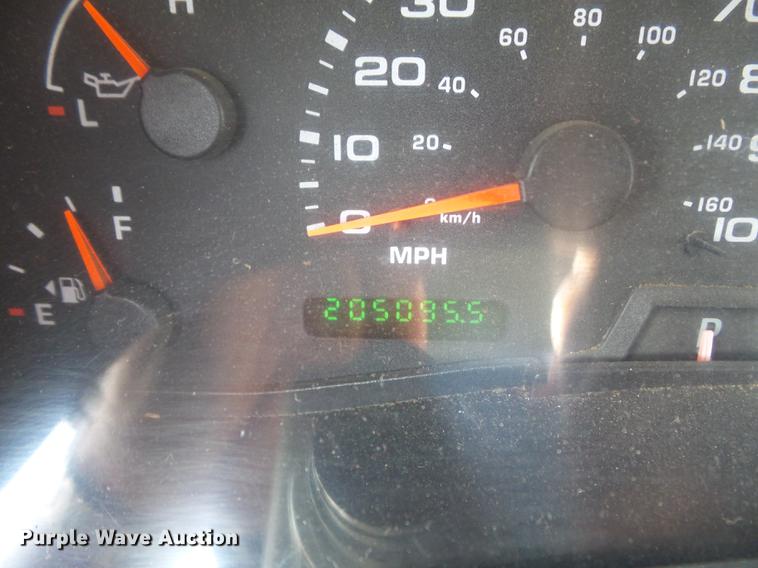 image for item DD7208 2003 Ford F250 Super Duty XLT SuperCab pickup truck