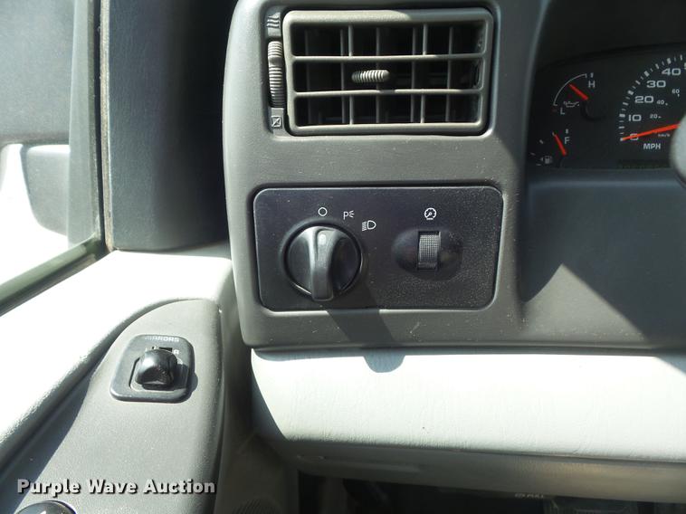 image for item DD7208 2003 Ford F250 Super Duty XLT SuperCab pickup truck