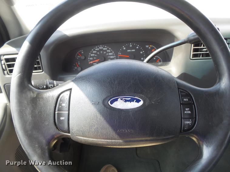 image for item DD7208 2003 Ford F250 Super Duty XLT SuperCab pickup truck