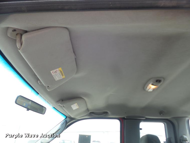 image for item DD7208 2003 Ford F250 Super Duty XLT SuperCab pickup truck