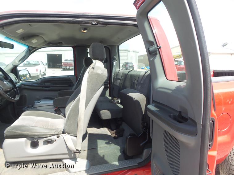 image for item DD7208 2003 Ford F250 Super Duty XLT SuperCab pickup truck