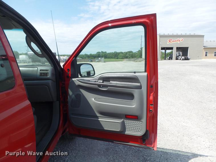 image for item DD7208 2003 Ford F250 Super Duty XLT SuperCab pickup truck