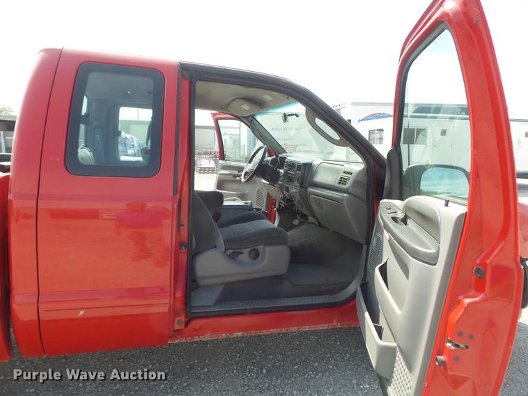 image for item DD7208 2003 Ford F250 Super Duty XLT SuperCab pickup truck