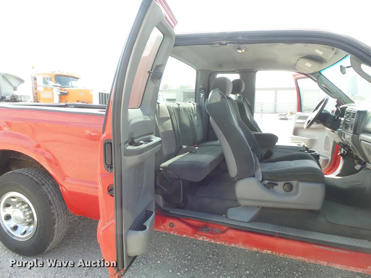 image for item DD7208 2003 Ford F250 Super Duty XLT SuperCab pickup truck