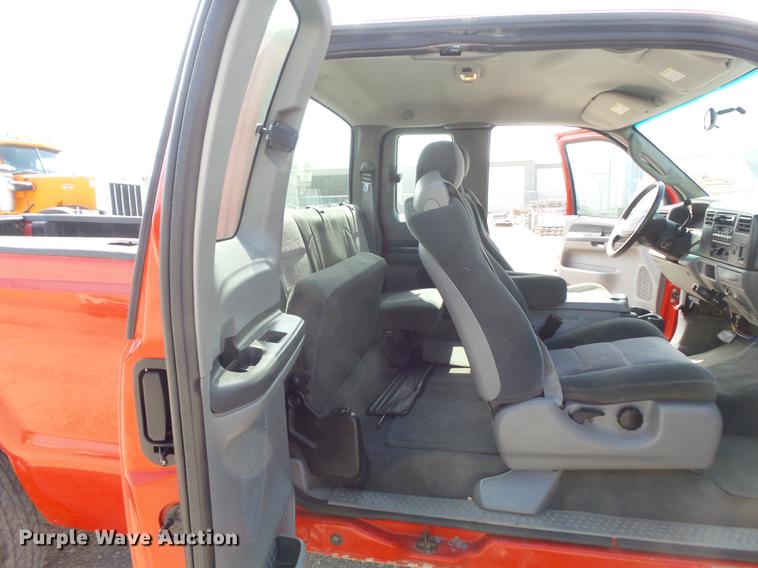 image for item DD7208 2003 Ford F250 Super Duty XLT SuperCab pickup truck