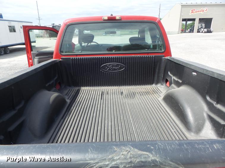 image for item DD7208 2003 Ford F250 Super Duty XLT SuperCab pickup truck