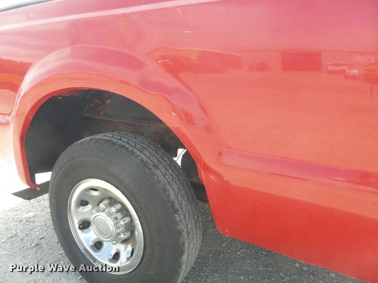 image for item DD7208 2003 Ford F250 Super Duty XLT SuperCab pickup truck