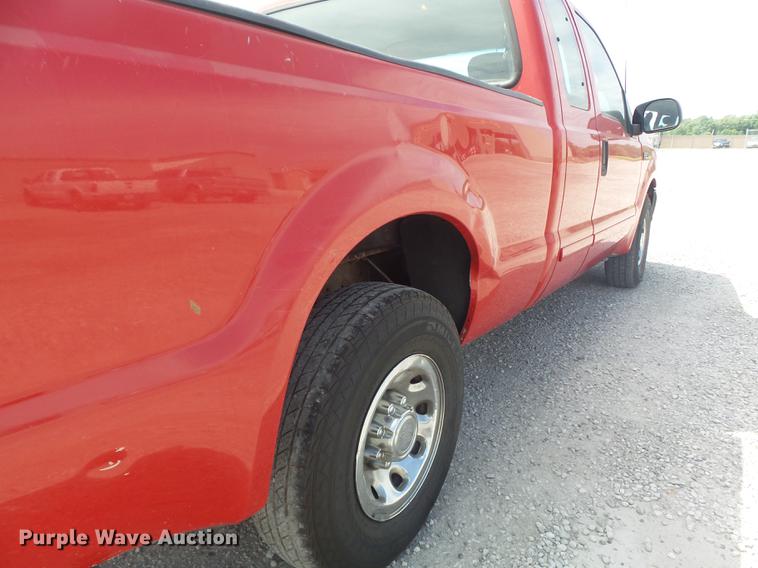 image for item DD7208 2003 Ford F250 Super Duty XLT SuperCab pickup truck
